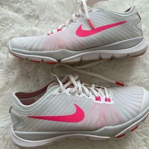 Nike Women’s Fitsole White | Pink sneaker tennis shoe